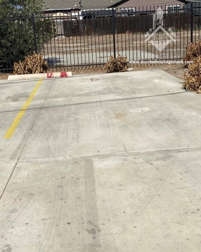 Building Photo - 265 E 2nd St