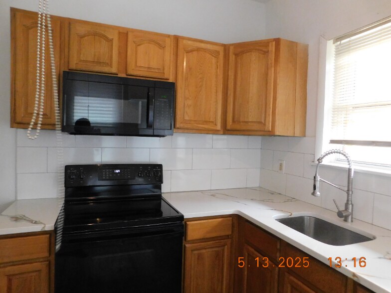 Building Photo - 445 N 53rd St