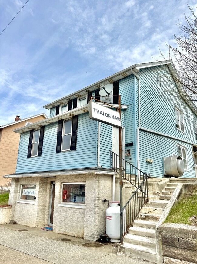 Building Photo - 961 Main St