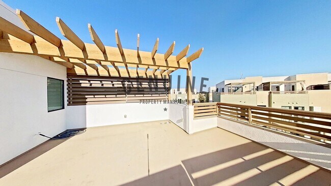 Building Photo - Beautifully Furnished 3Bd 3.5Ba Condo in Costa Mesa