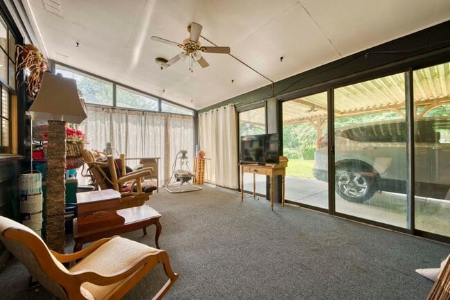 Building Photo - Beautiful 4 bedroom home in University Heights! Don't miss this one!