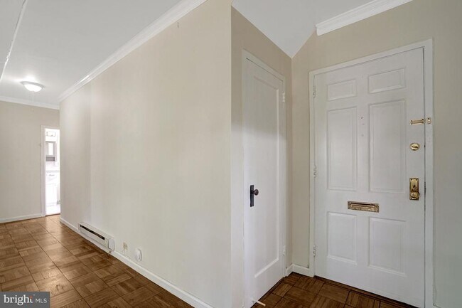 Building Photo - 3200 Martha Custis Dr