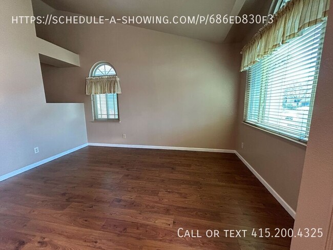 Building Photo - 637 Laurelwood Cir