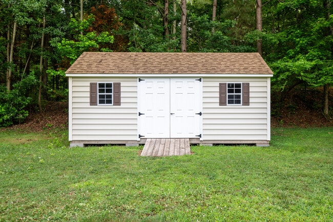 Building Photo - 619 Greyshire Dr