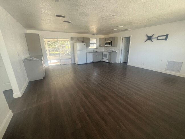 Building Photo - Home for Rent South Daytona