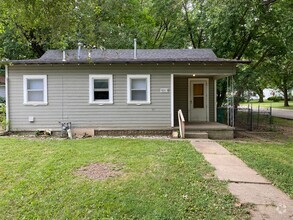 Building Photo - Home With Large Fenced In Yard!