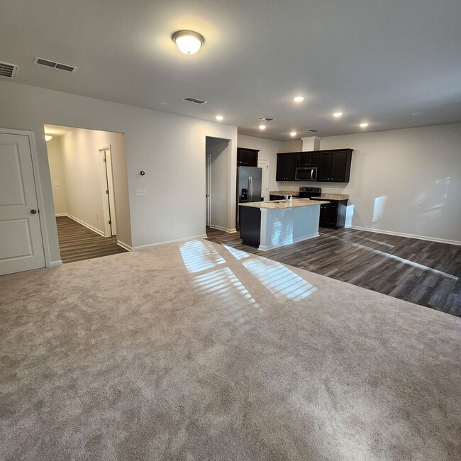 Building Photo - Brand NEW 1865sqft, 3 bed / 2.5 bath featu...