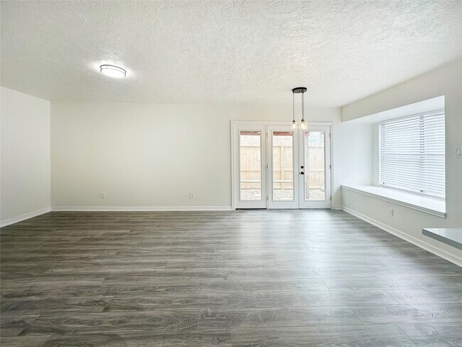 Building Photo - 9843 Stableway Dr