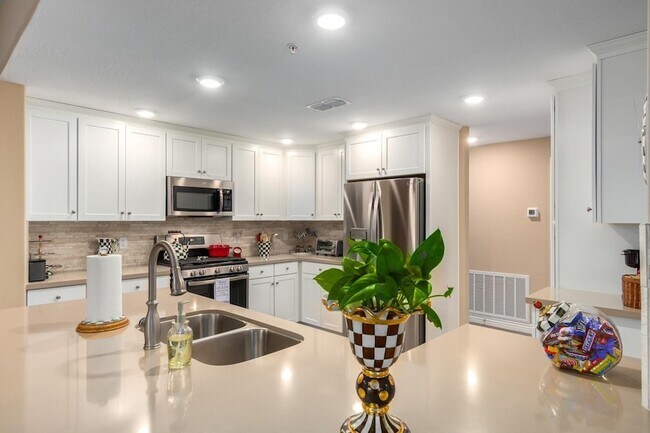 Building Photo - 2425 W Bronco Butte Trl