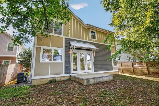 Building Photo - 617 Eastboro Dr