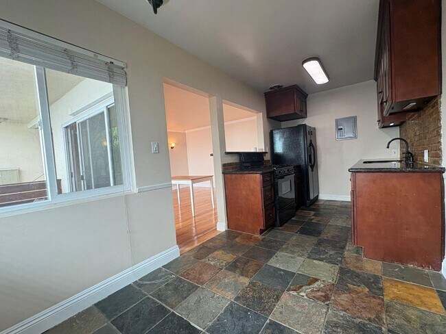 Building Photo - 11719 Mayfield Ave