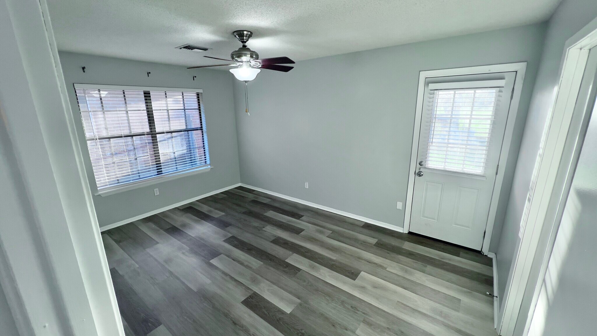 Building Photo - 313 Titan Dr