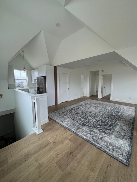 Building Photo - 279 W 110 S