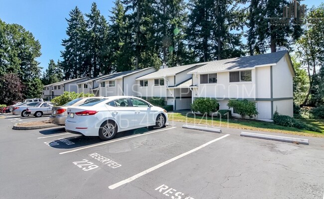 Building Photo - Bottom floor Condo with W&D hookups in Federal Way, Utilities Included!