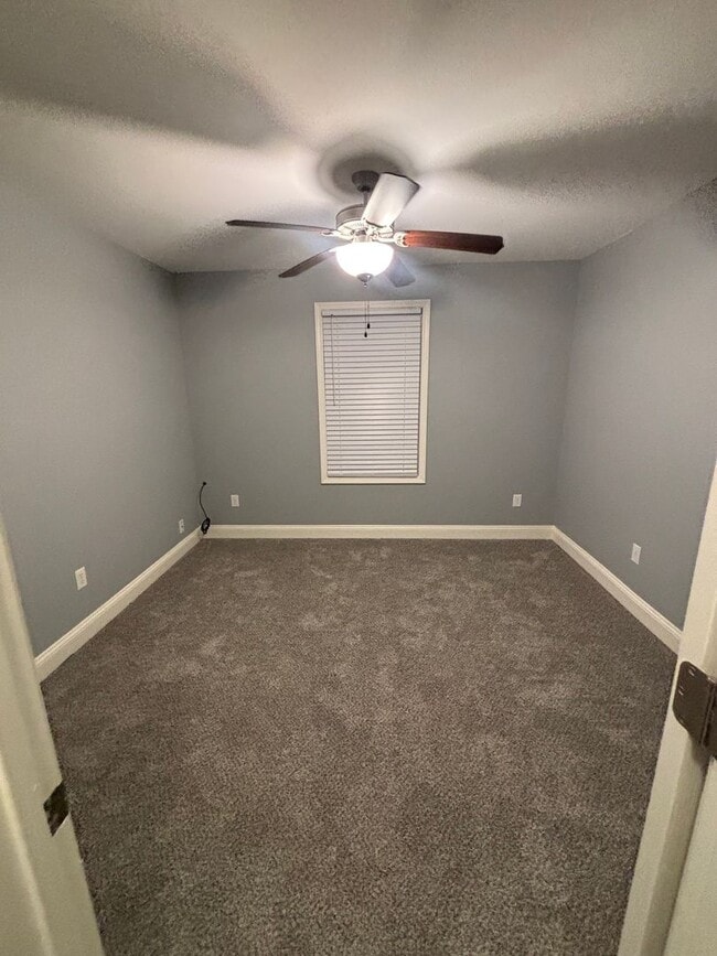 Building Photo - Charming & Spacious Three Bedroom, Two Bathroom Single Family Home