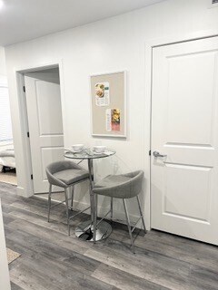 Building Photo - 585 Essex St