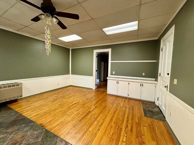 Building Photo - 11 Main St