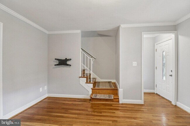 Building Photo - 250 Lynhaven Dr