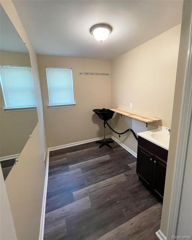 Building Photo - 1215 Oaklawn Dr