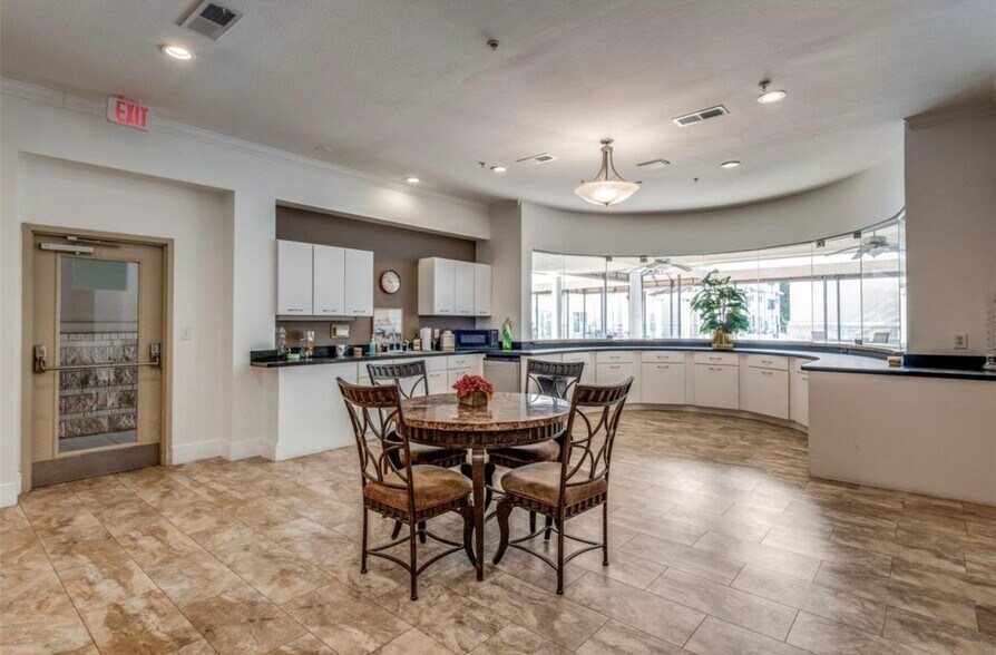 Building Photo - 3102 Kings Rd