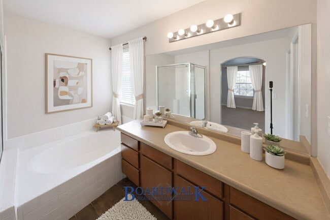 Building Photo - Quiet Riverton 3 Bed Home – Garage & Yard