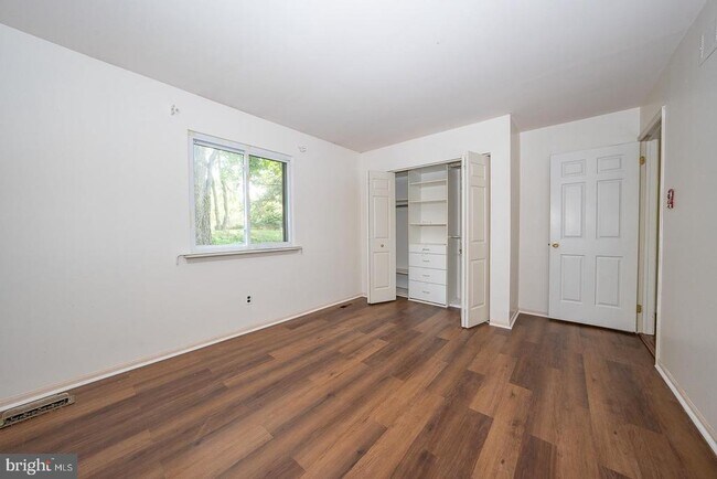 Building Photo - 301 Hanover Ct