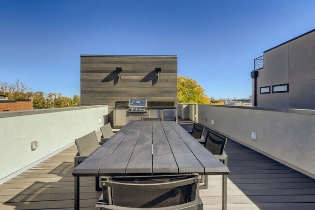 Building Photo - 3229 Quivas St