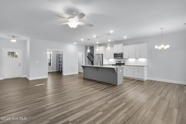 Building Photo - 916 Terraces Ln