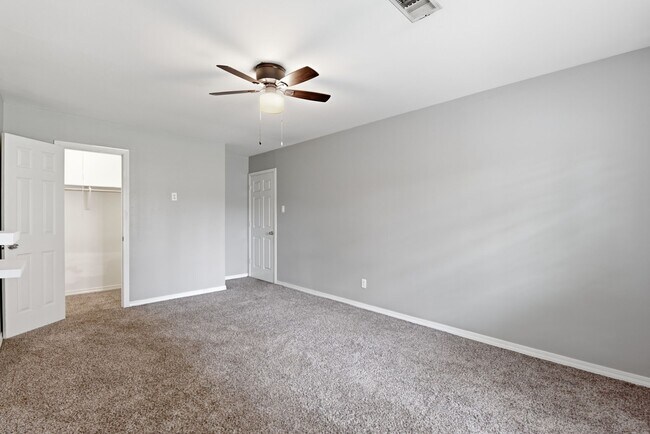 Building Photo - 7215 Ridge Oak Dr