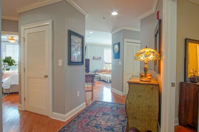 Building Photo - NEW LISTING!!!!!