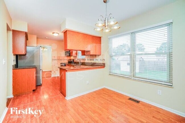 Building Photo - 1103 Crestview St