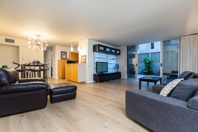 Building Photo - 3200 6th Ave