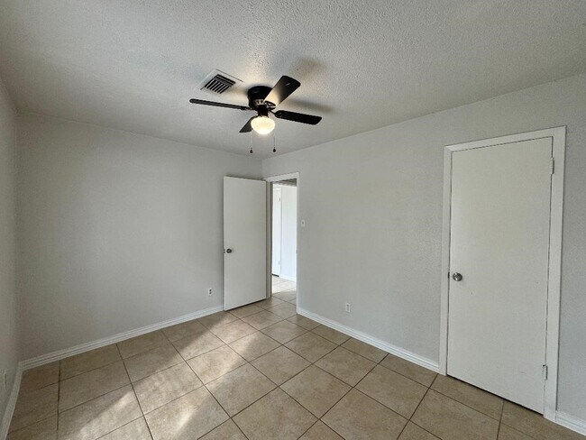 Building Photo - 12643 Chiswick Rd