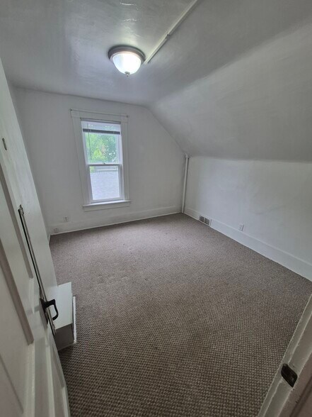 Bedroom - 307 15th St S