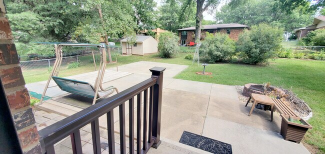 Building Photo - 820 Indian Hills Dr