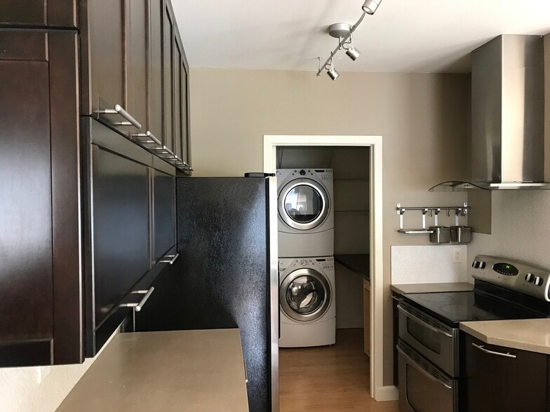 Building Photo - 3070 Lore Rd