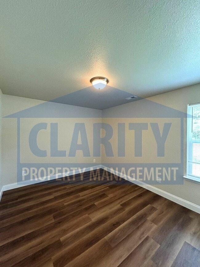 Building Photo - **NEW YEAR'S SPECIAL**$300 OFF FIRST MONTH'S RENT!**