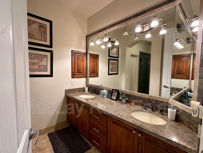 Building Photo - 5711 W Linda Ln