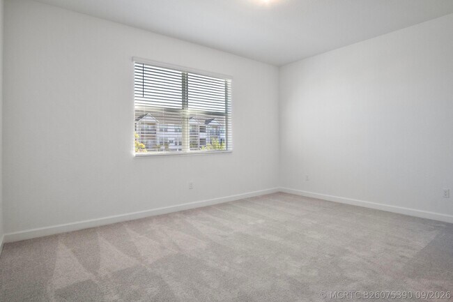 Building Photo - 381 SE Crossoak Ln