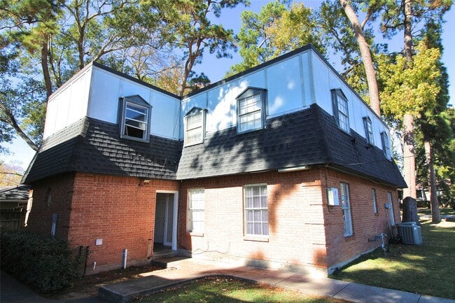 Building Photo - 1305 Adams St