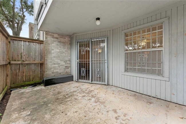 Building Photo - 10871 Braes Bend Dr