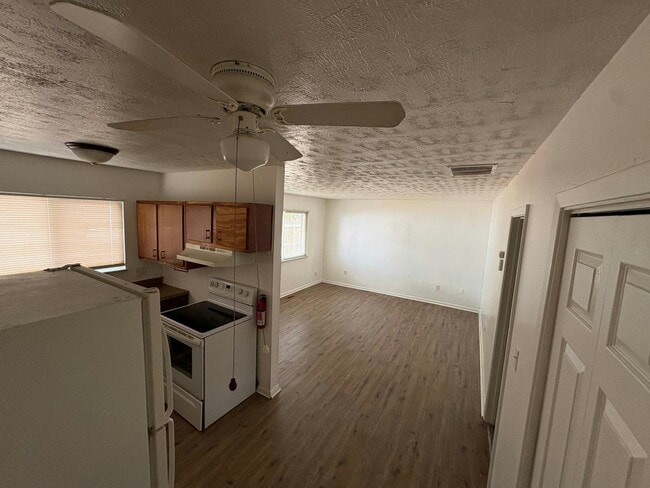 Building Photo - 56 Fernwood Ave