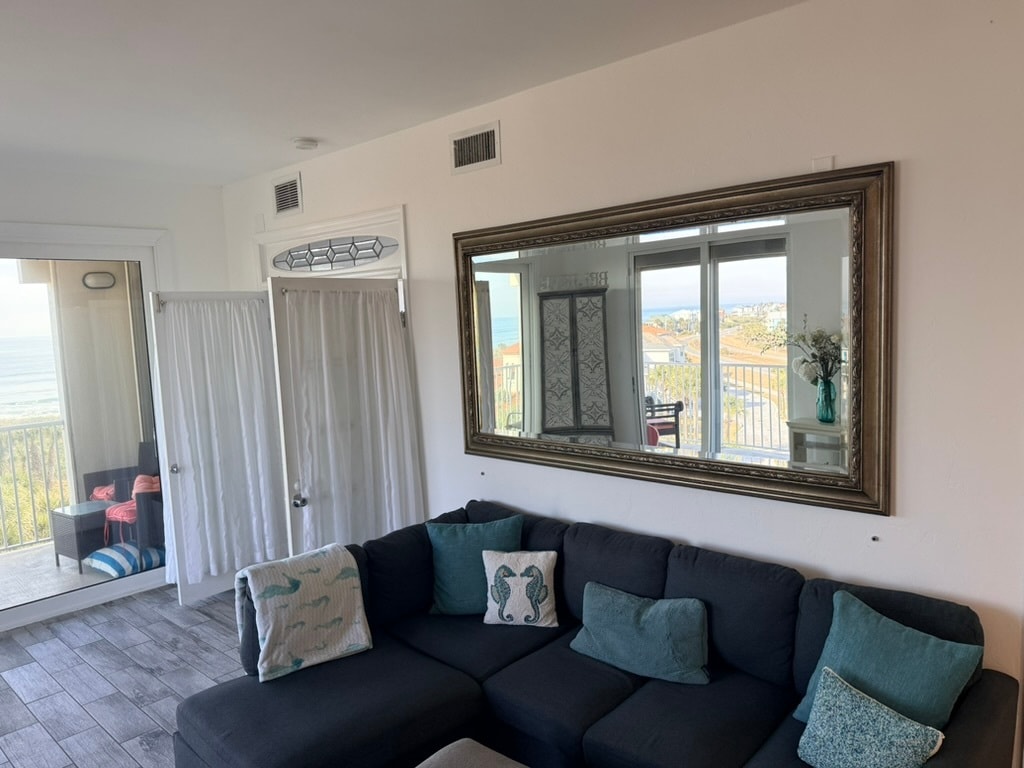 Building Photo - 104 Surfview Dr