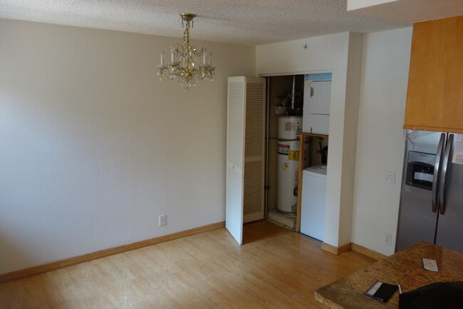 Building Photo - Bright 3-Bed condo with In-Unit Laundry, Pool Access, and Assigned Carport in Fremont