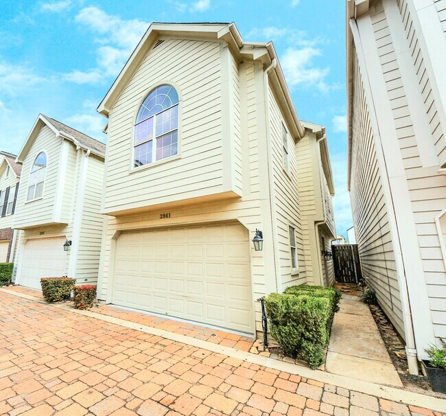 Primary Photo - 2941 Clinton Dr