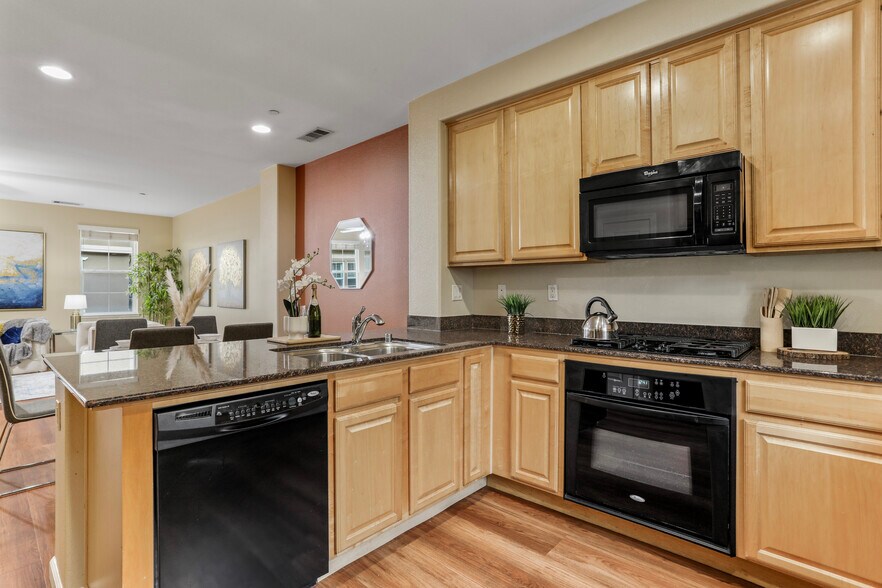 Building Photo - 690 Claridad Loop