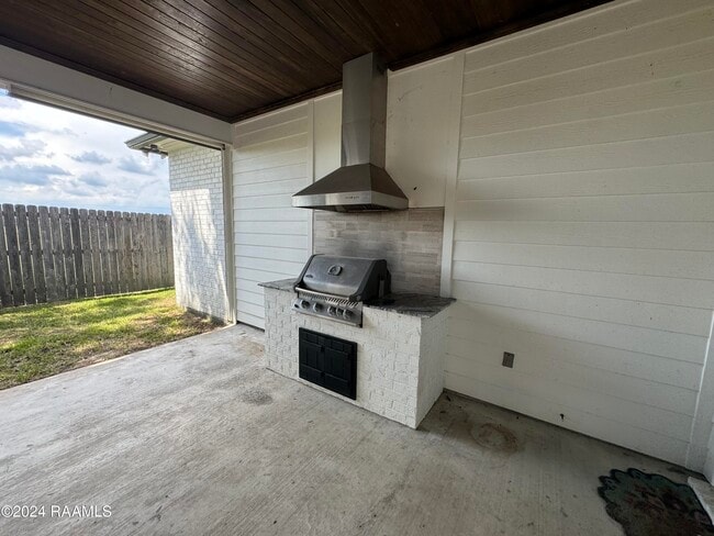 Building Photo - 216 Golden Cypress Dr