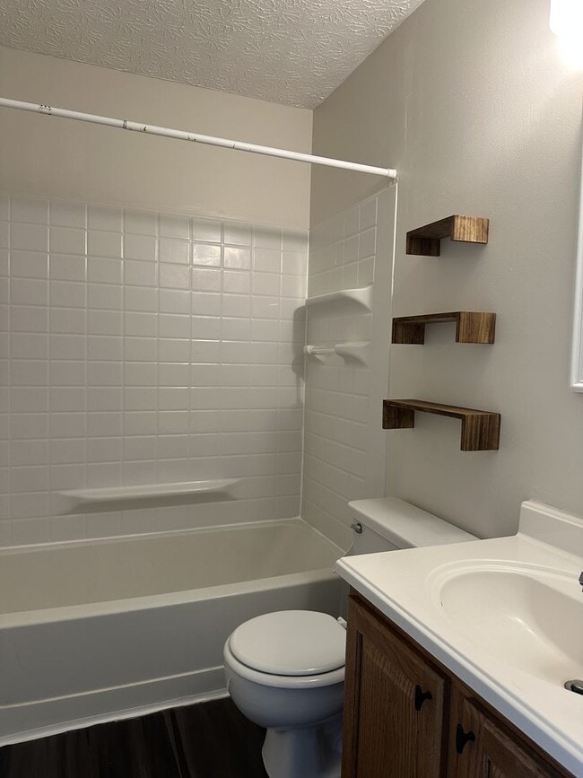 Building Photo - 3 Bedroom 2.5 Bath Townhome available in H...