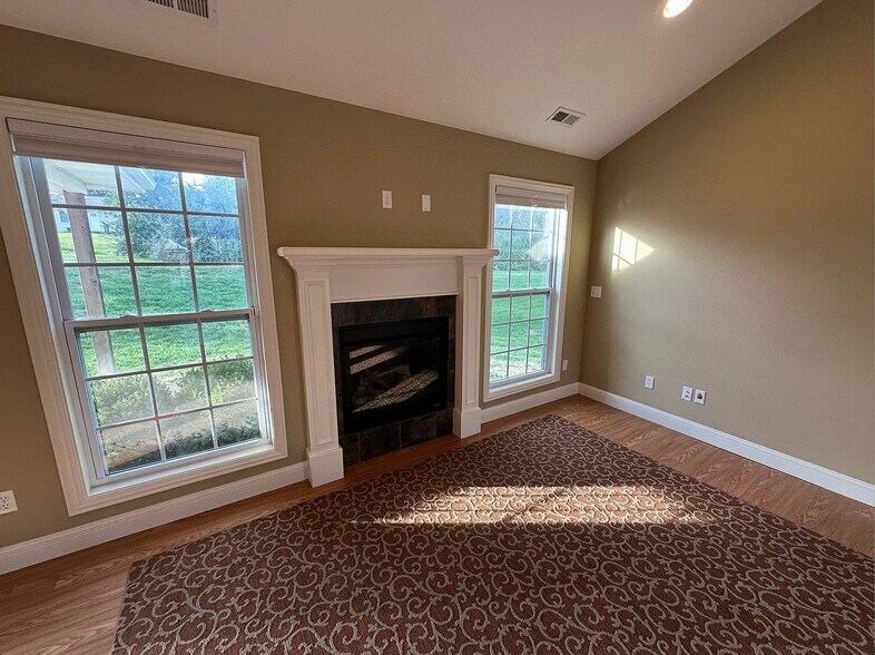 Building Photo - 4500 Weybridge Dr