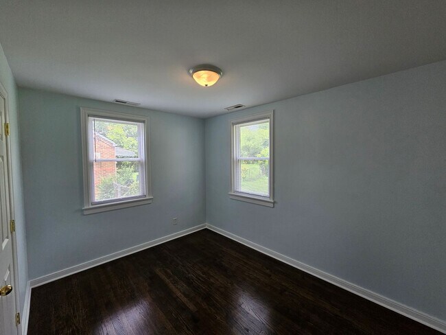 Building Photo - Newly Renovated 3BR/1BA Home - West End - ...
